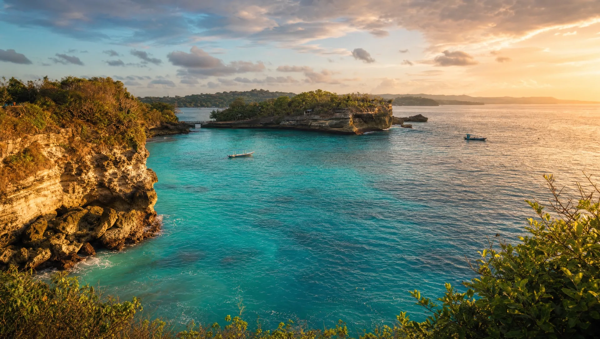 Nusa Lembongan and Ceningan coastline with turquoise lagoon water