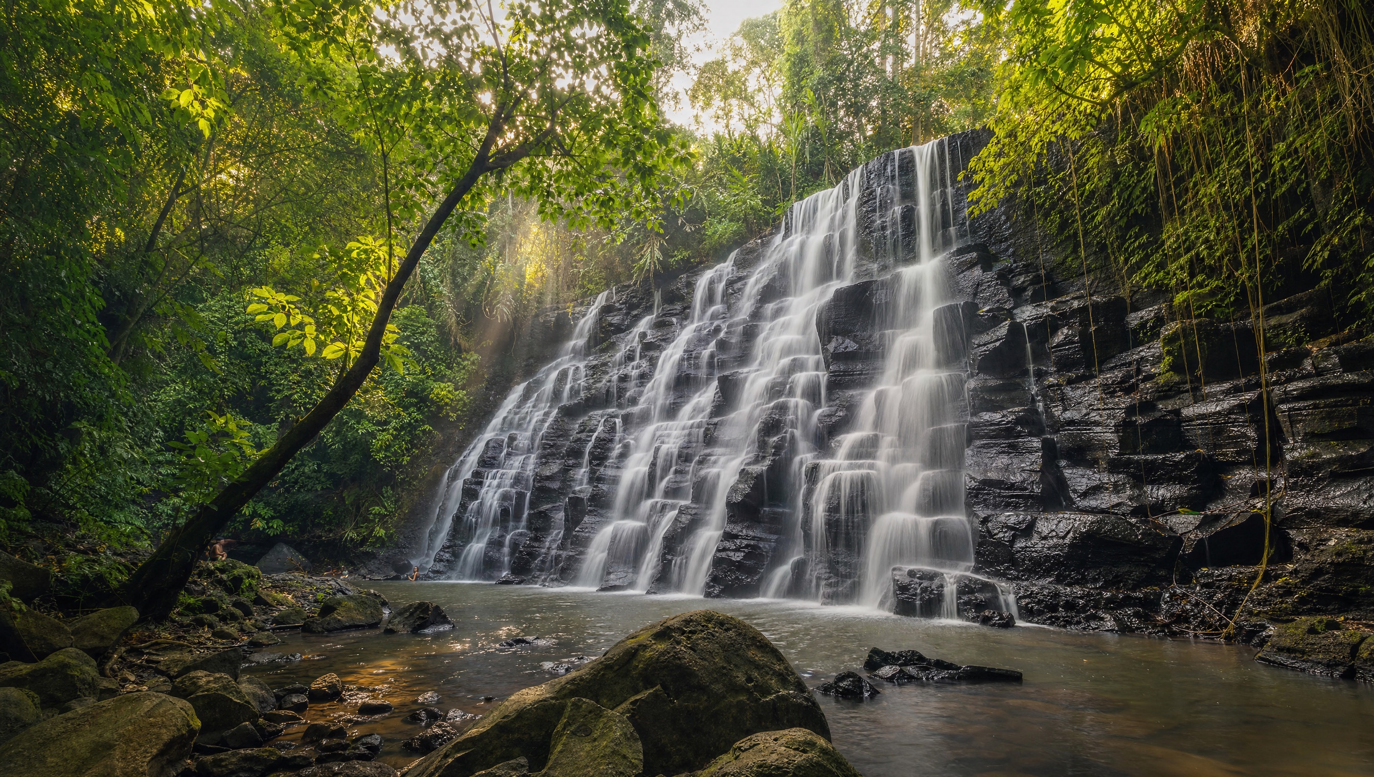 Kanto Lampo waterfall cinematic hero